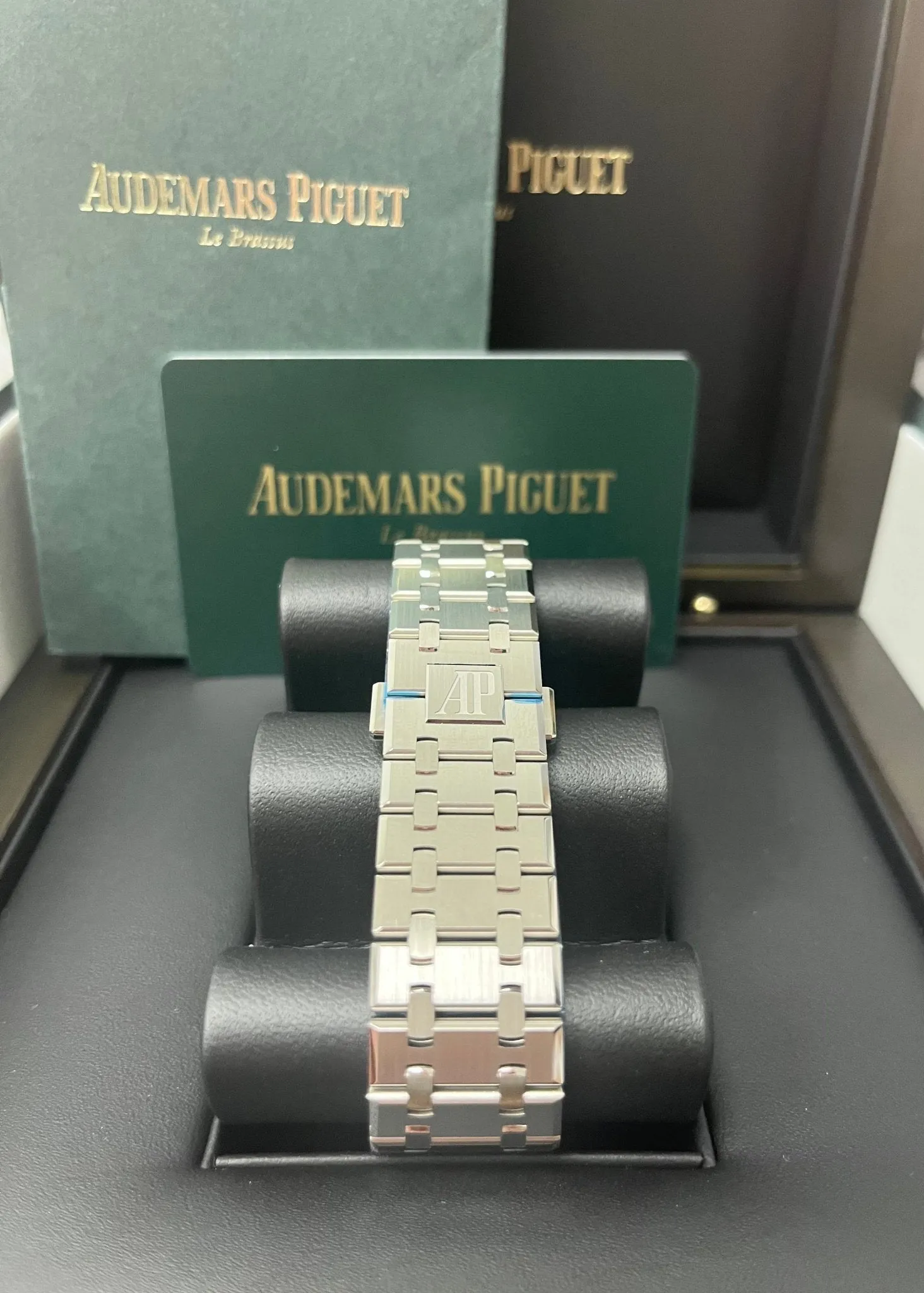 Audemars Piguet ROYAL OAK SELFWINDING CHRONOGRAPH “50TH ANNIVERSARY” STEEL BRACELET WHITE DIAL (Ref # 26240ST.OO.1320ST.03)