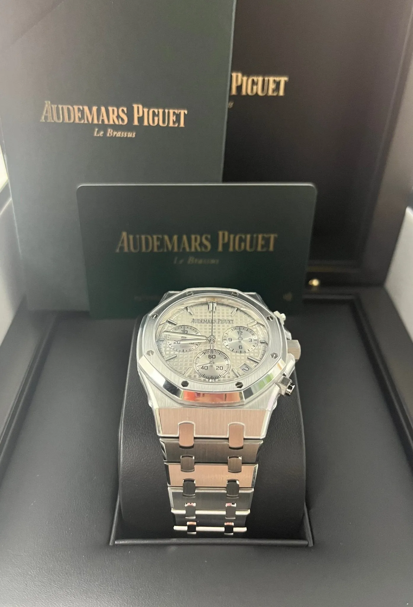 Audemars Piguet ROYAL OAK SELFWINDING CHRONOGRAPH “50TH ANNIVERSARY” STEEL BRACELET WHITE DIAL (Ref # 26240ST.OO.1320ST.03)