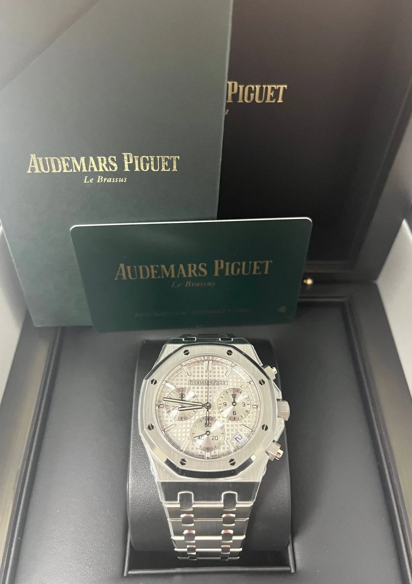 Audemars Piguet ROYAL OAK SELFWINDING CHRONOGRAPH “50TH ANNIVERSARY” STEEL BRACELET WHITE DIAL (Ref # 26240ST.OO.1320ST.03)