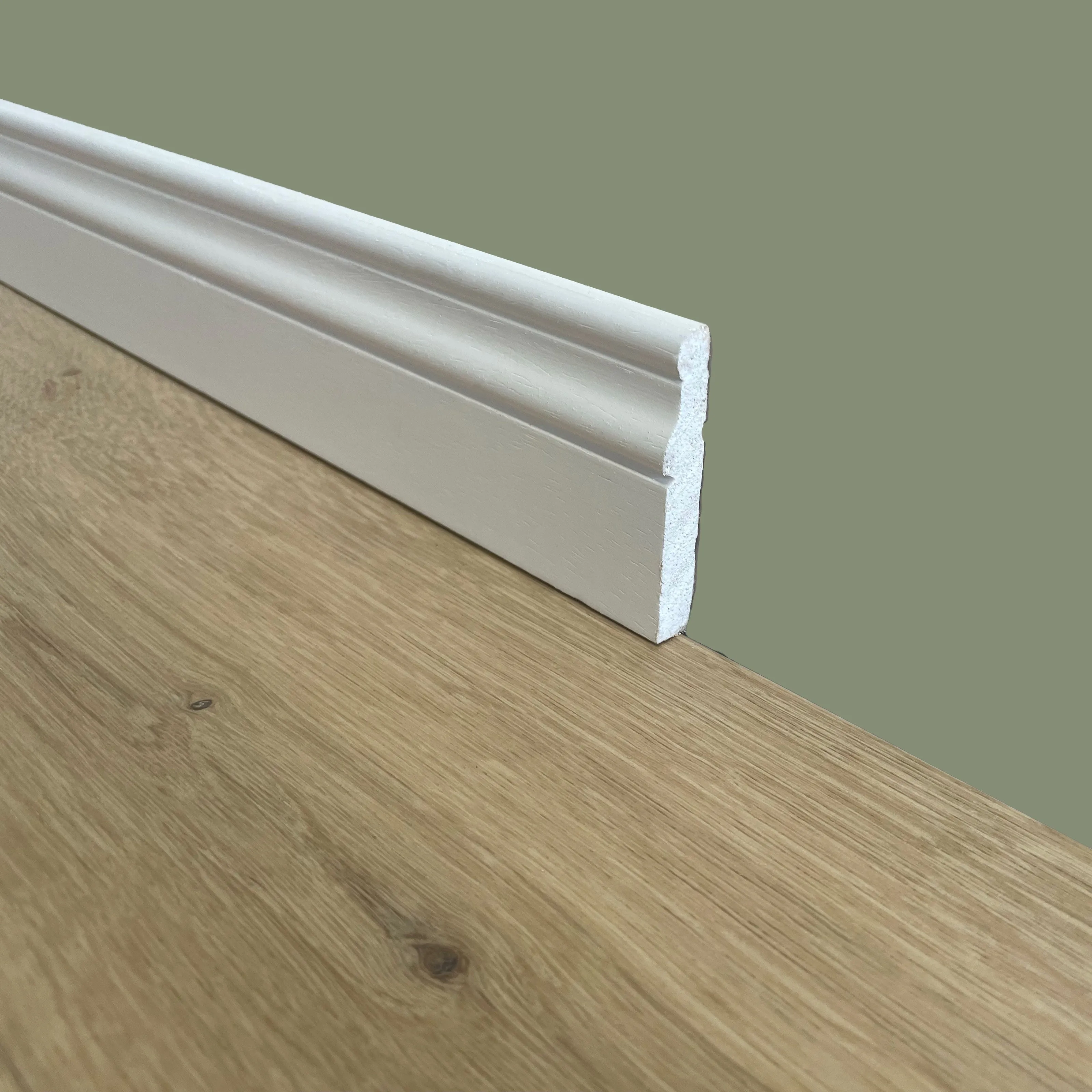 bancale da 100 metri lineari di  Battiscopa in Legno Massello Ducale 60x10mm  Laccato Bianco