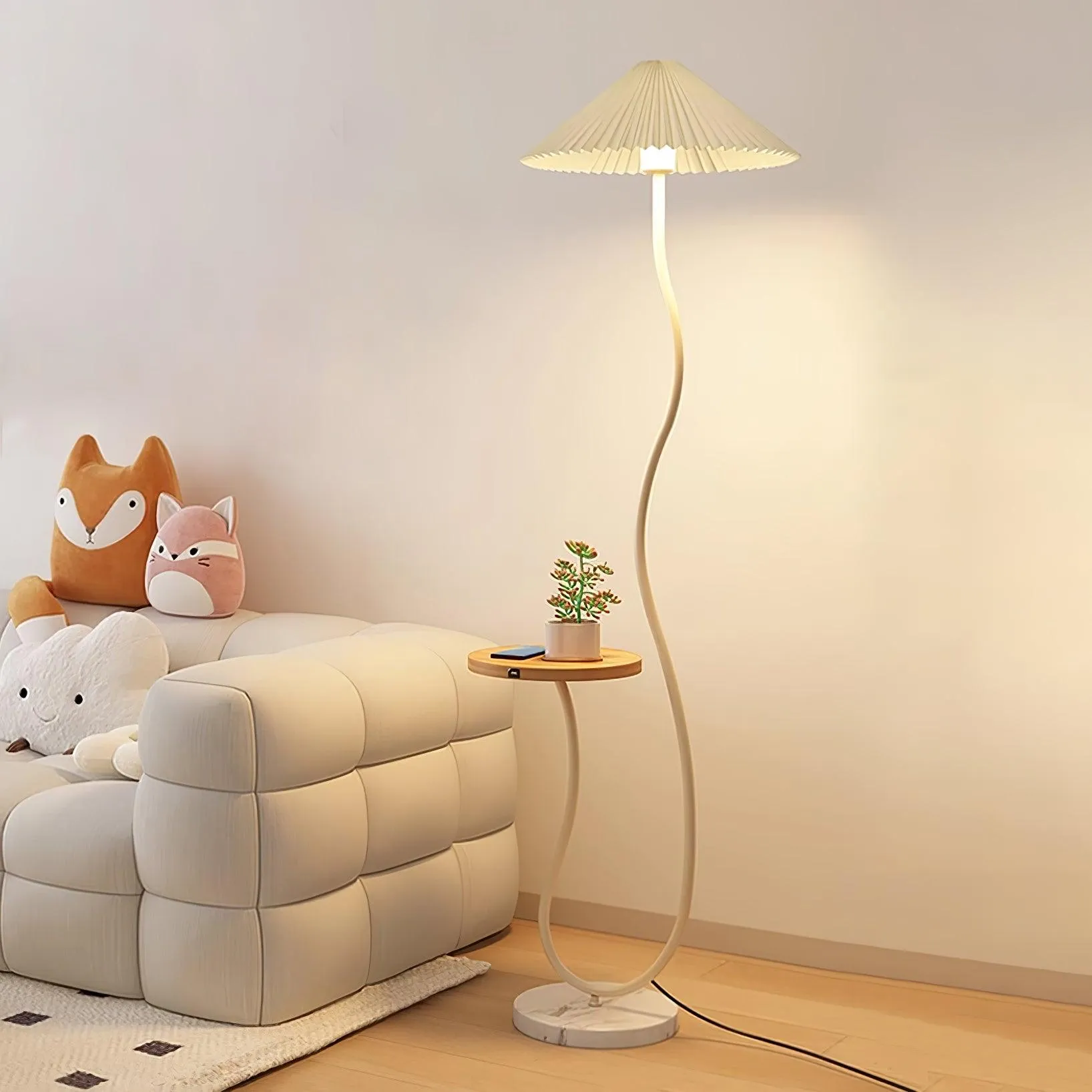 Curvatura Floor Lamp