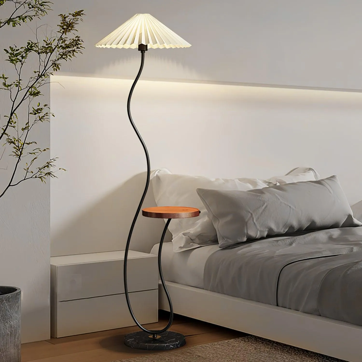 Curvatura Floor Lamp