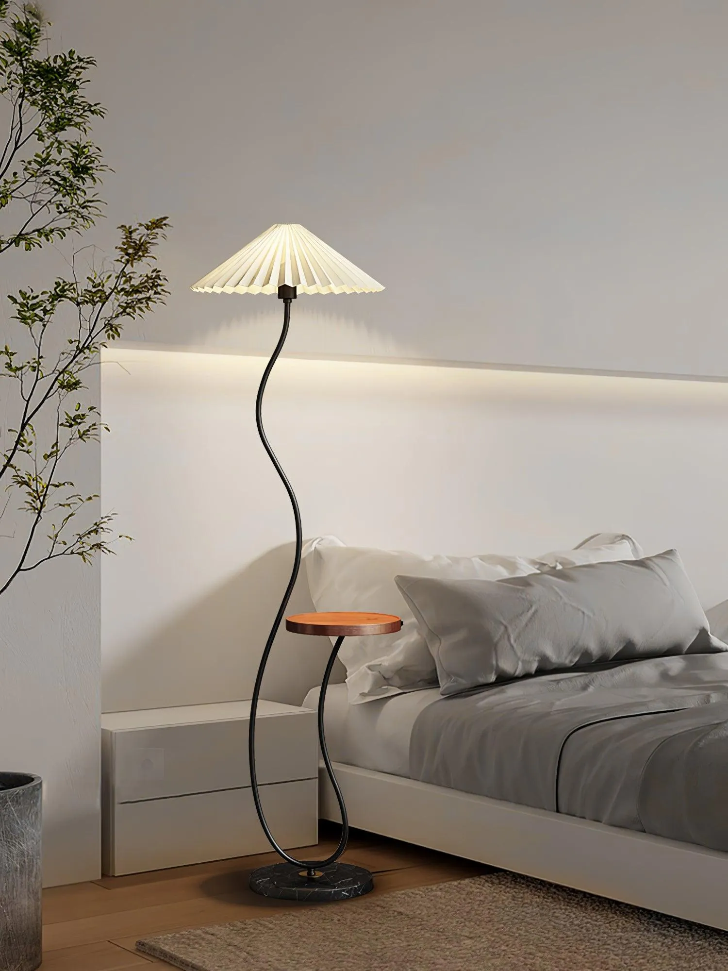 Curvatura Floor Lamp