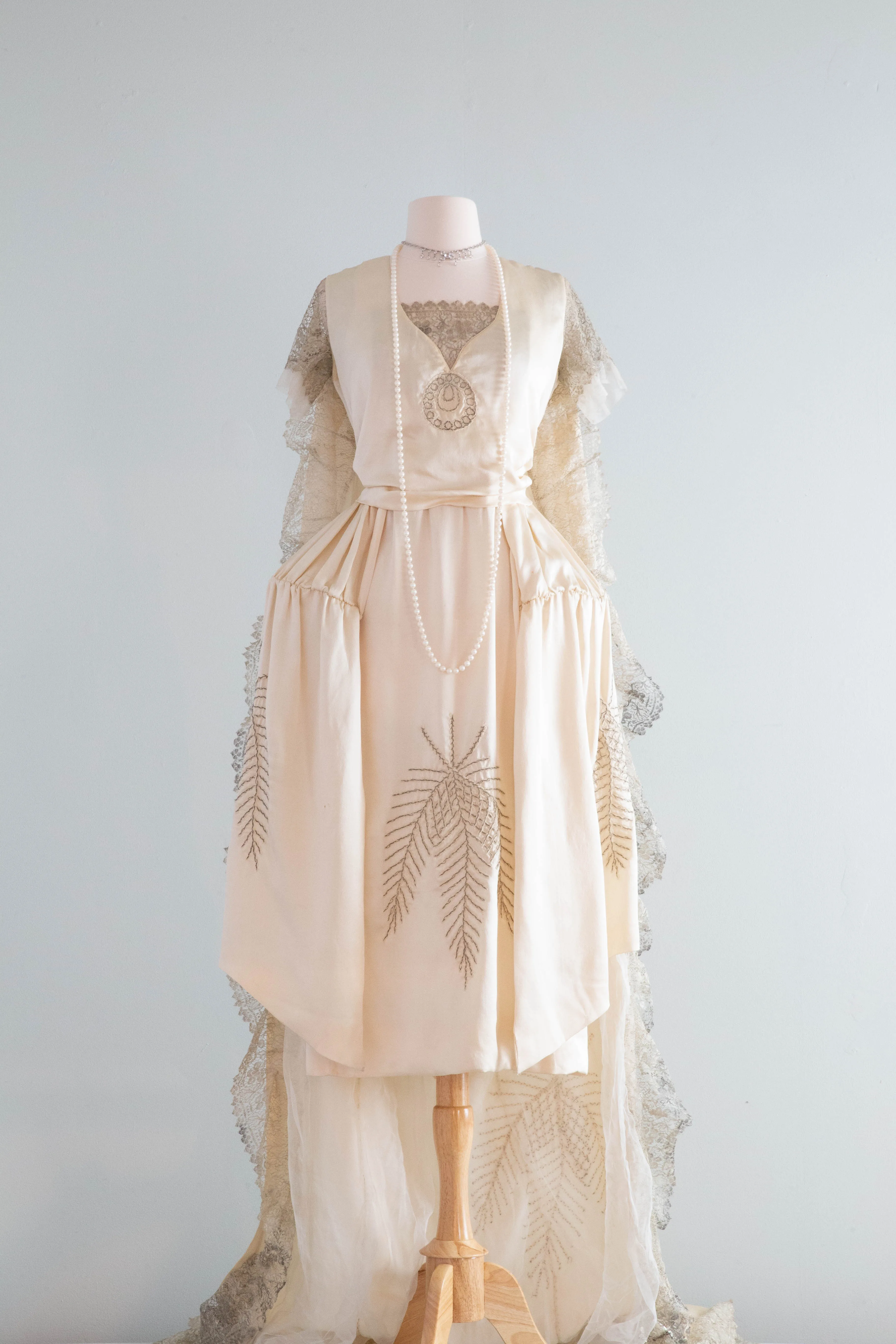 *Museum Worthy 1919 Shanghai Court Presentation Robe De Style Dress With Watteau Train / Small